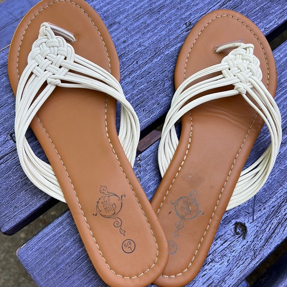 SOLD Worn Women’s Sandals - Picture 1 of 3